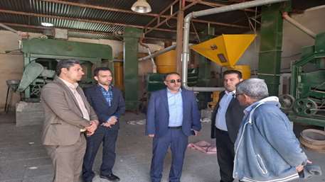  بازید معاون غذا و دارو از کارخانجات تولید کننده فرآورده های غذایی، آشامیدنی، آرایشی و بهداشتی در ایام نوروزی
