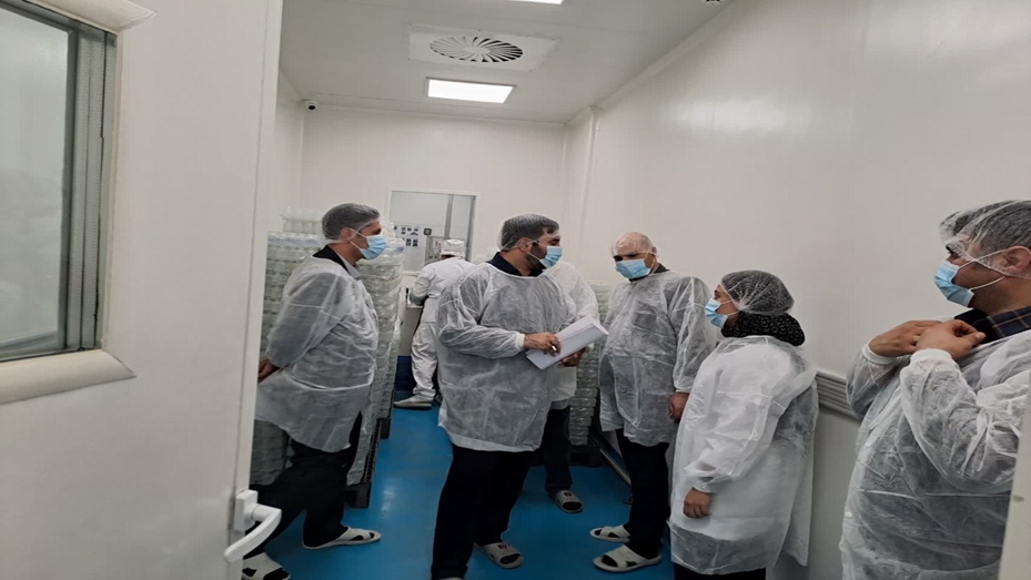 بازدید میدانی  معاون و مدیران معاونت غذا و دارو از کارخانه داروسازی رویان دارو سمنان؛ بررسی روند تولید و چالش‌های صنعت دارو 