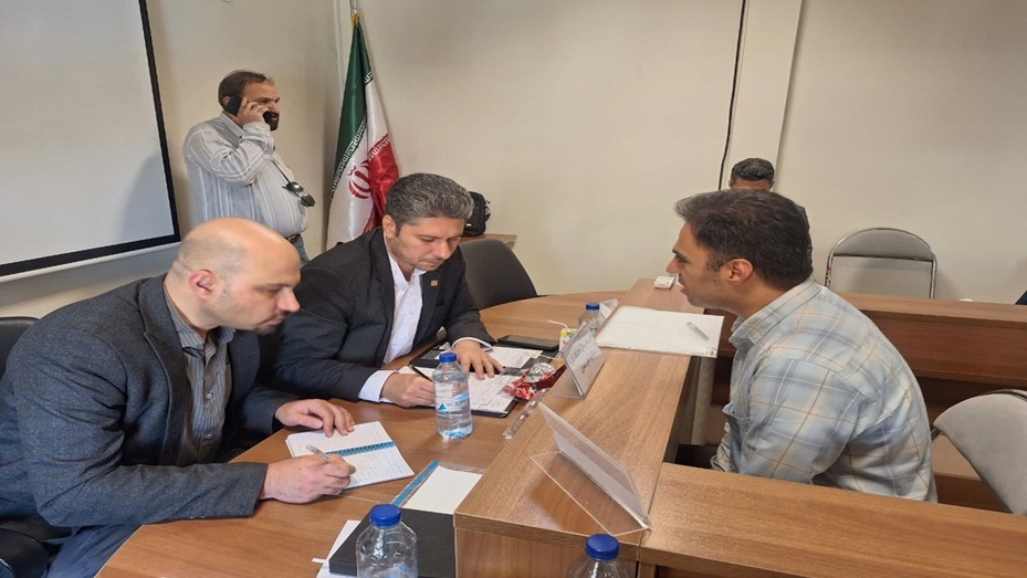 حضور معاون و مشاور اجرایی معاونت غذا و دارو دانشگاه علوم پزشکی استان سمنان در میز خدمت هفته دولت؛ بررسی میدانی موانع تولید در گرمسار و ایوانکی